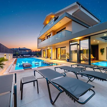 Alavya Oludeniz With Heated Pool In Winter Villa Fethiye